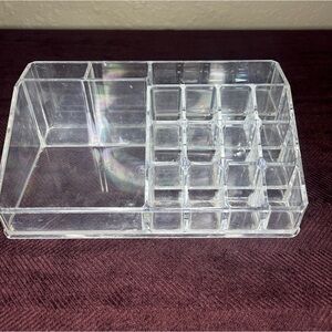 MULTI - SECTION CLEAR MAKEUP ORGANIZER